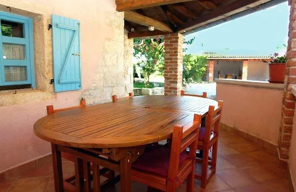 Holiday Home Sandra Sveti Lovrec Pazenaticki
