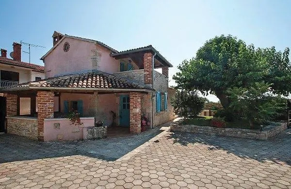 Holiday Home Sandra Sveti Lovrec Pazenaticki