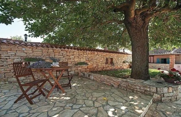 Holiday Home Sandra Sveti Lovrec Pazenaticki