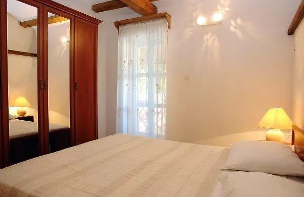 Holiday Home Sandra Sveti Lovrec Pazenaticki